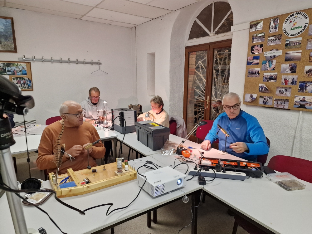 Fly-tying : apprenez à monter vos propres mouches grâce au CPSFV